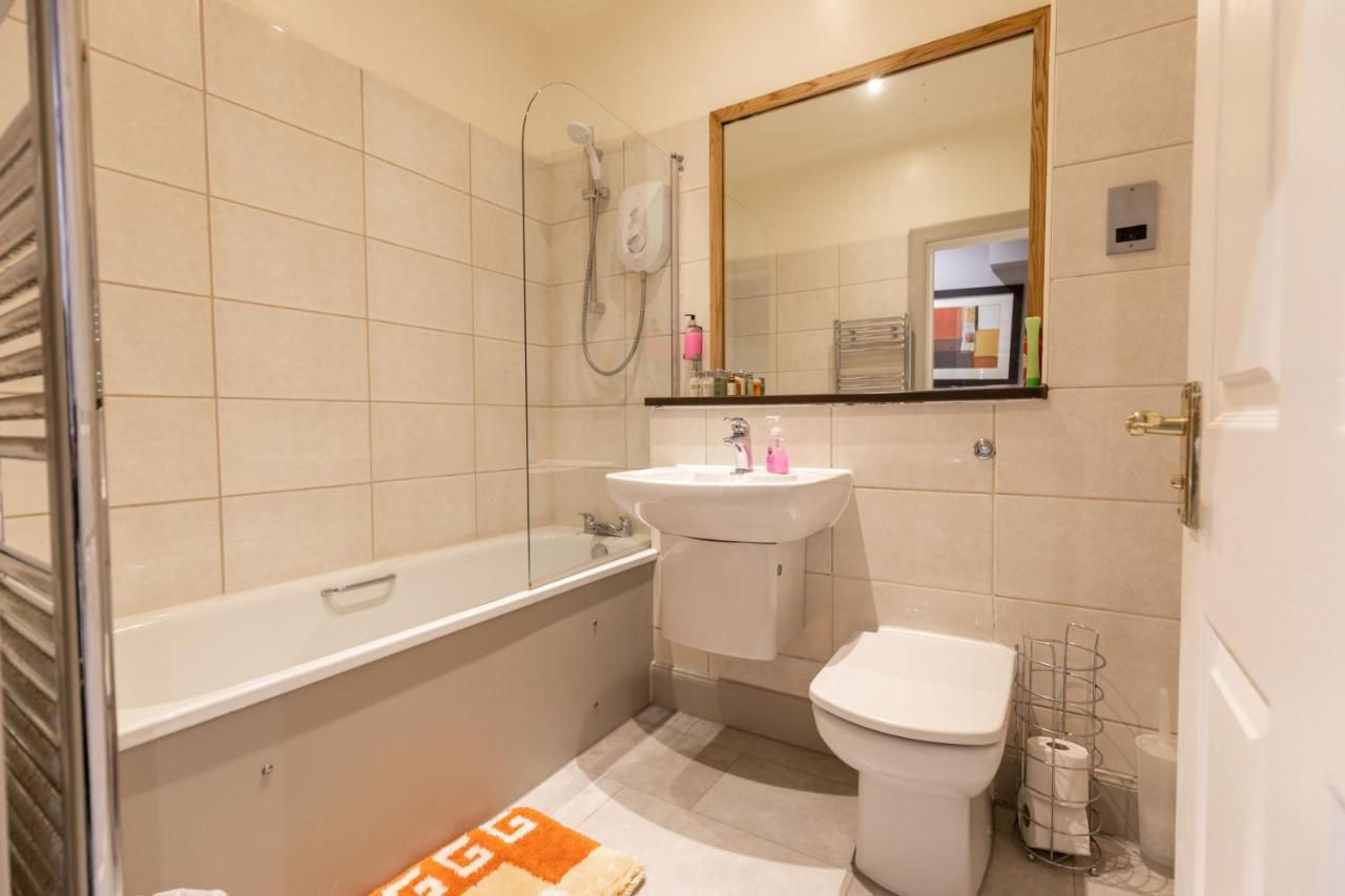 Two Bedroom Apartment Within Walking Distance To City Centre เอดินบะระ ภายนอก รูปภาพ