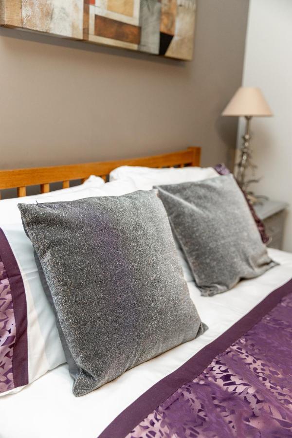 Two Bedroom Apartment Within Walking Distance To City Centre เอดินบะระ ภายนอก รูปภาพ