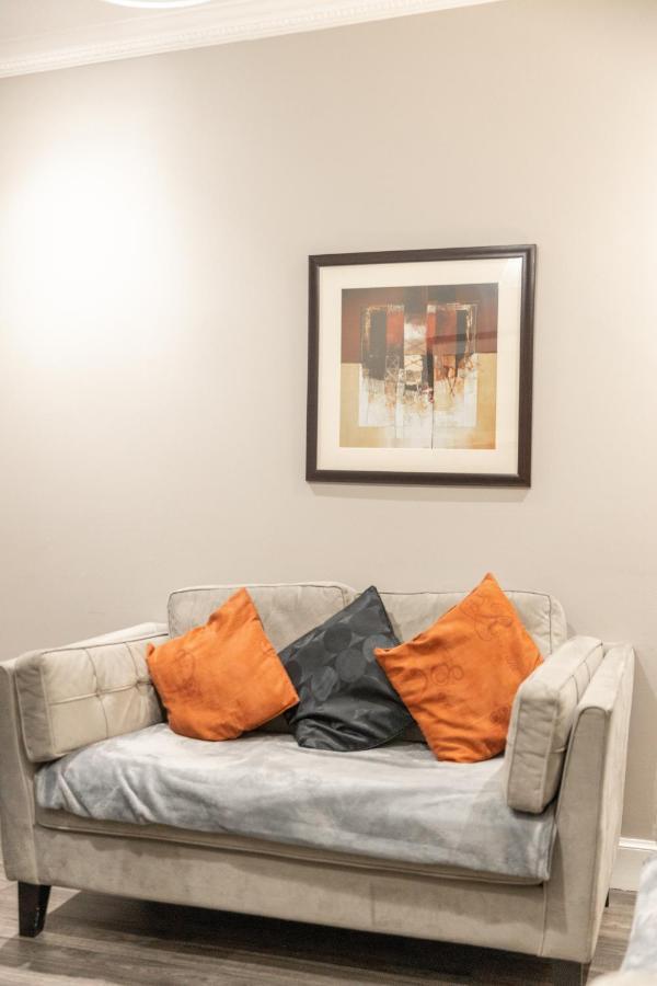 Two Bedroom Apartment Within Walking Distance To City Centre เอดินบะระ ภายนอก รูปภาพ