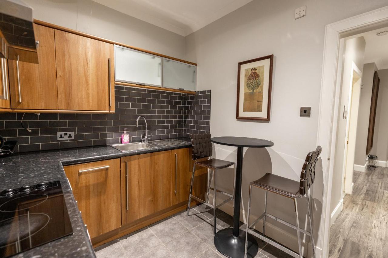 Two Bedroom Apartment Within Walking Distance To City Centre เอดินบะระ ภายนอก รูปภาพ